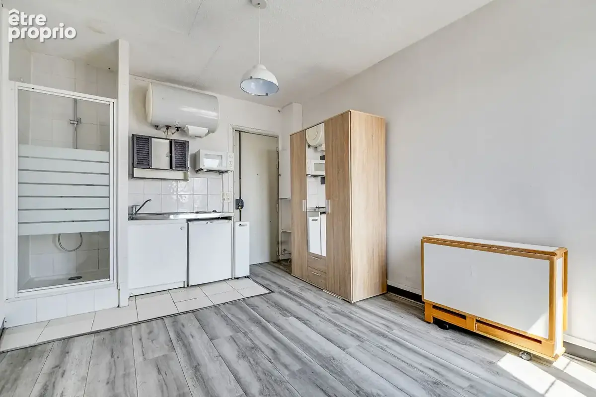 Rue Damrémont, studio à vendre en dernier étage ! - photo 7