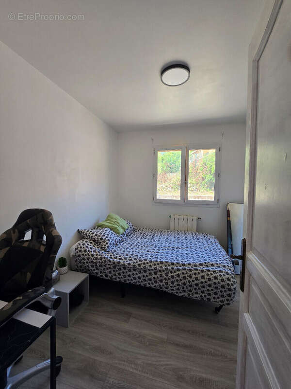 LA BOUILLADISSE - Villa T5/6 de 145m² s/ 1297m² de jardin - photo 13