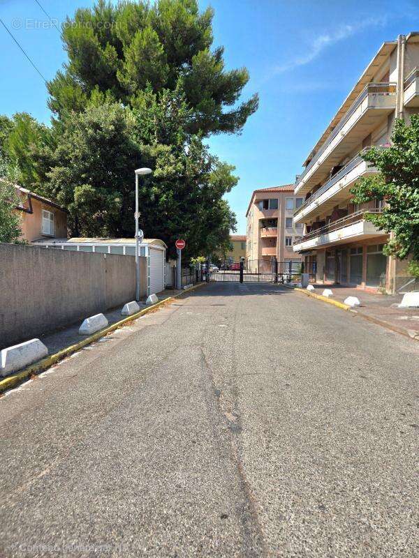 Marignane – Appartement/Studio rénové avec jardin, balcon et accès direct au sous-sol privatif de 32,70 m² ! - photo 15