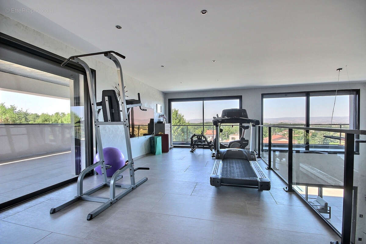 Maison à SAINT-BONNET-LES-OULES