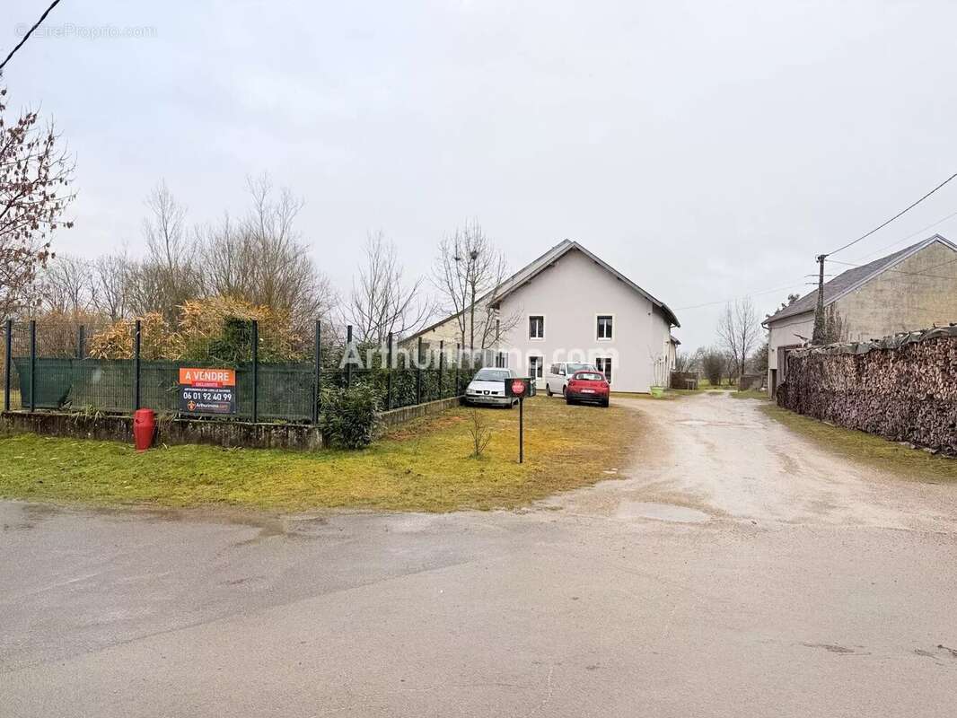 Maison à MONTIGNY-SUR-L'AIN