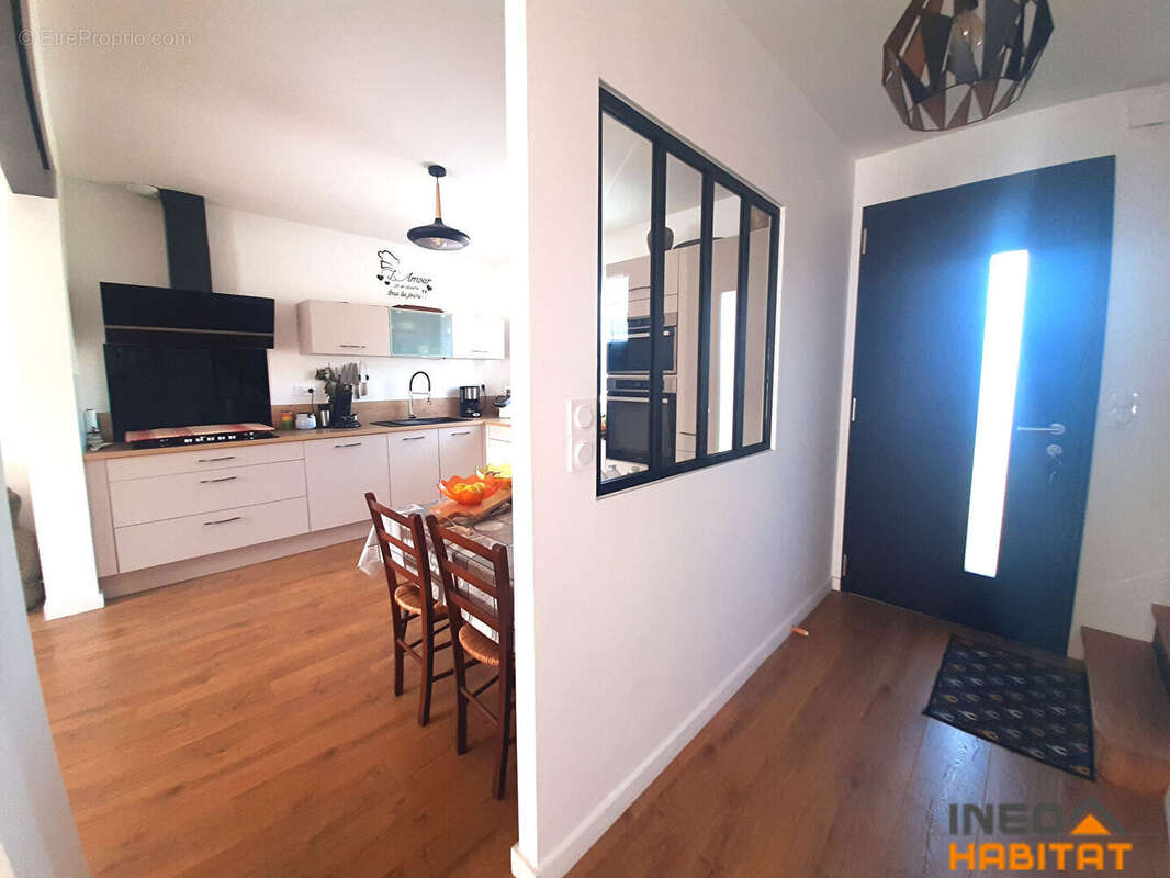 Maison à MONTREUIL-LE-GAST