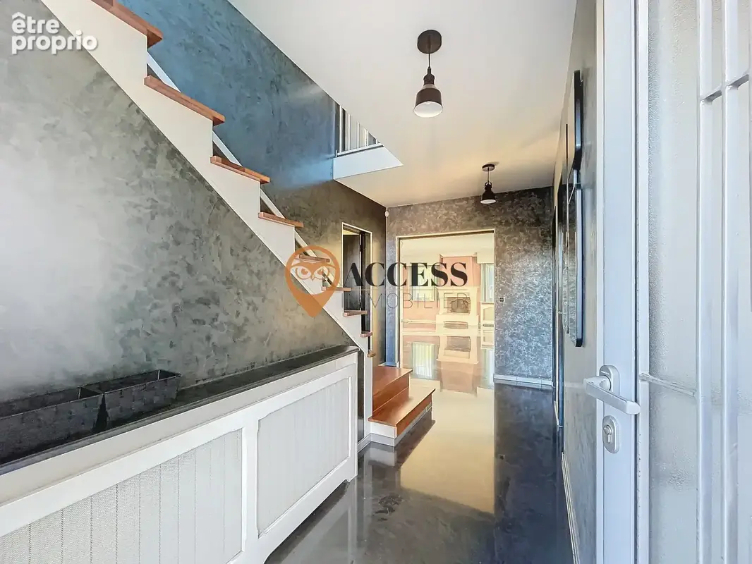 GROSLAY - Maison familiale édifiée sur 1070m2 de terrain ! - photo 2