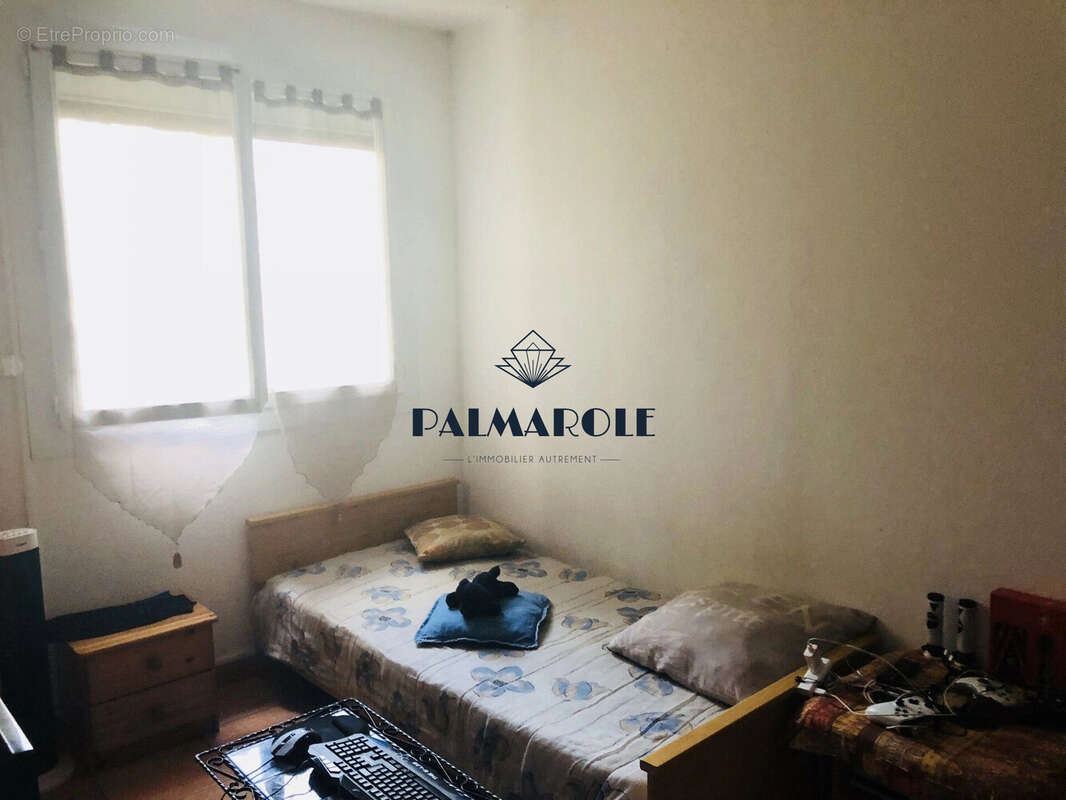 Chambre Parquet - Appartement à PERPIGNAN