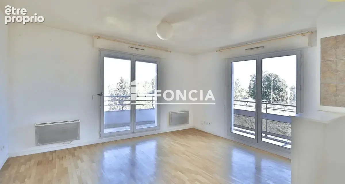 Découvrez ce studio idéalement situé dans le quartier de la Croisette, au sein d'une résidence de standing. Proche des commerces - photo 2