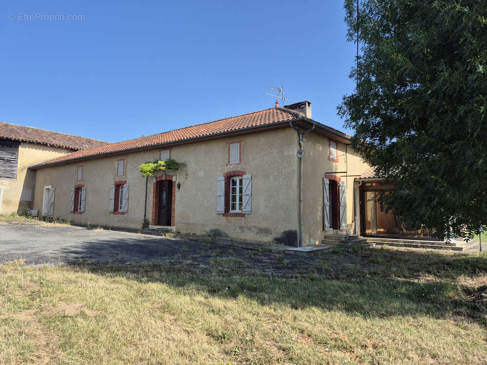 A vendredi, Corps de ferme à Ornézan - photo 9