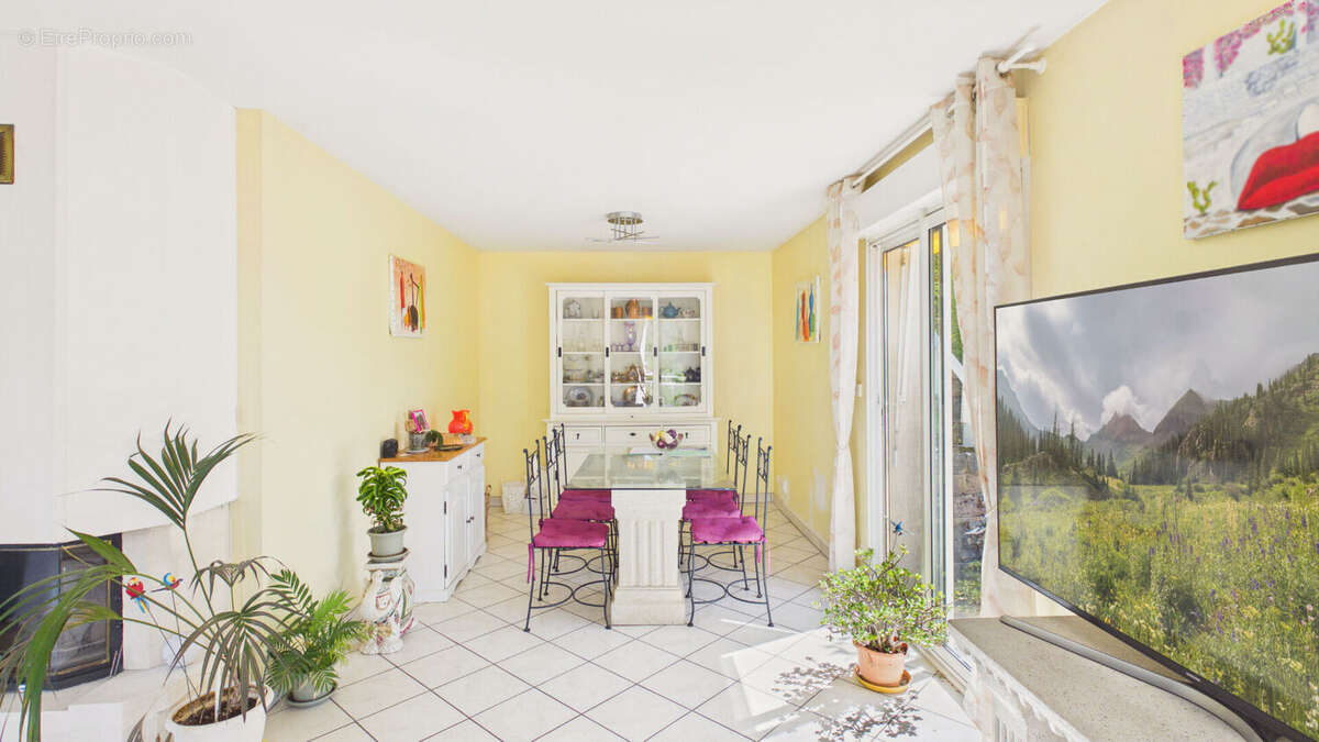 Belle maison de 134m2 avec magnifique vue panoramique. - photo 8