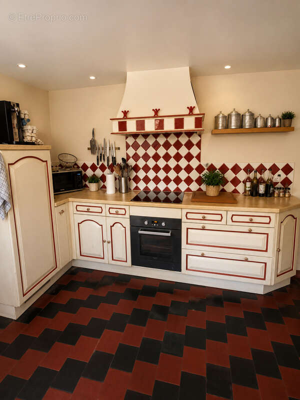 Maison de caractère en pierre de 220 m2 - photo 4