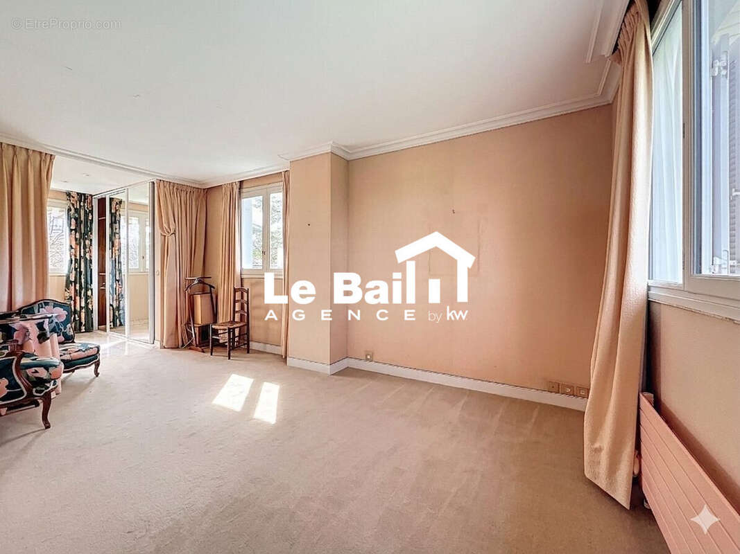 Maison 210 m² à Voisins-Le-Bretonneux  - photo 8