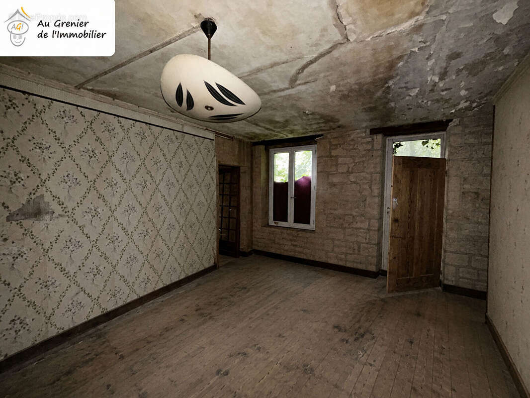 Ensemble immobilier en pierre avec jardin et garages - photo 6