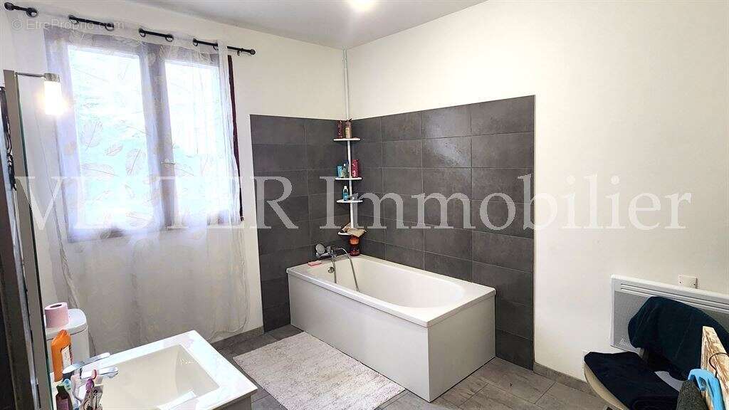 Maison à SAINT-FRONT-DE-PRADOUX