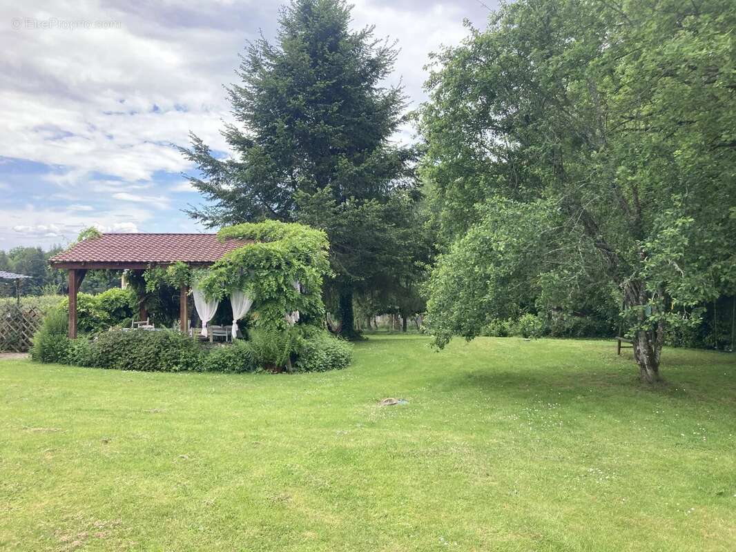 Maison à LADIGNAC-LE-LONG