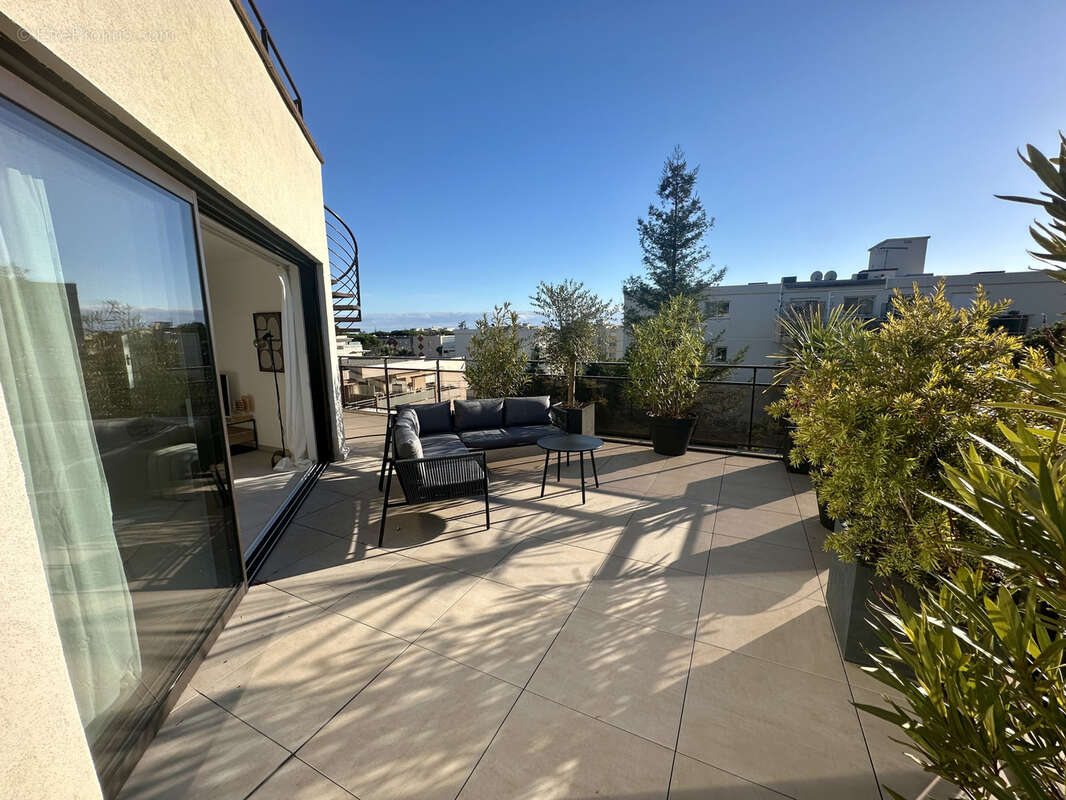 Appartement à SAINT-LAURENT-DU-VAR