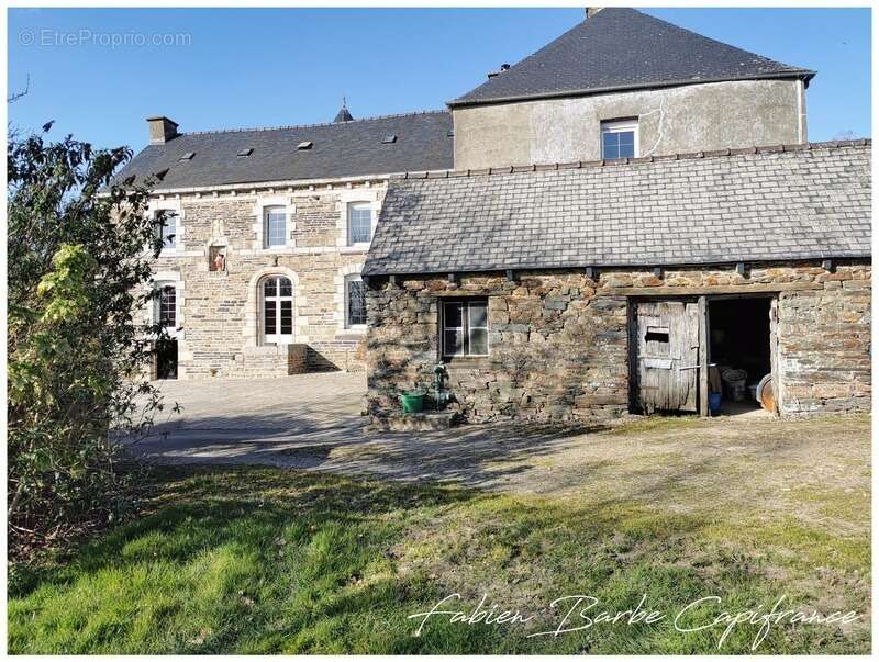 Maison à NEANT-SUR-YVEL