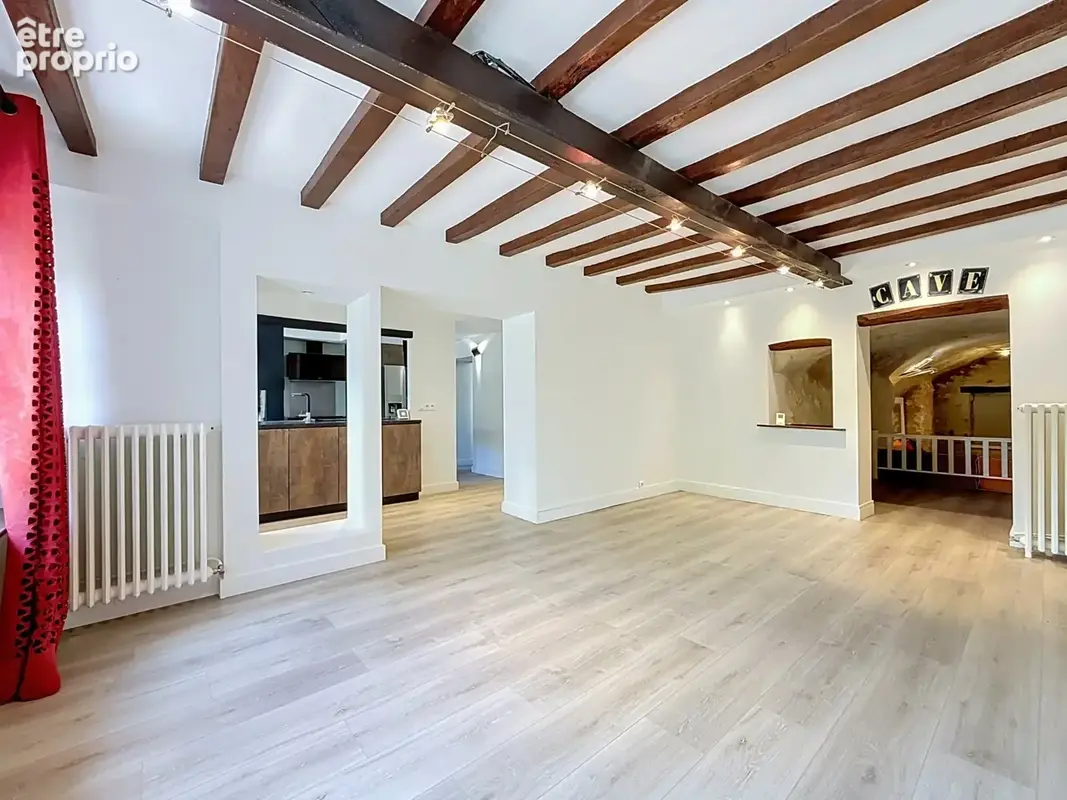 SAINT-ANTOINE-DU-ROCHER – Maison de caractère en tuffeau avec piscine - photo 3