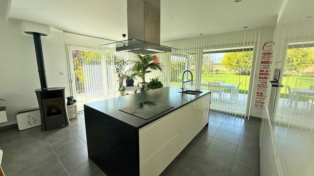 Maison à MONTREUX-VIEUX