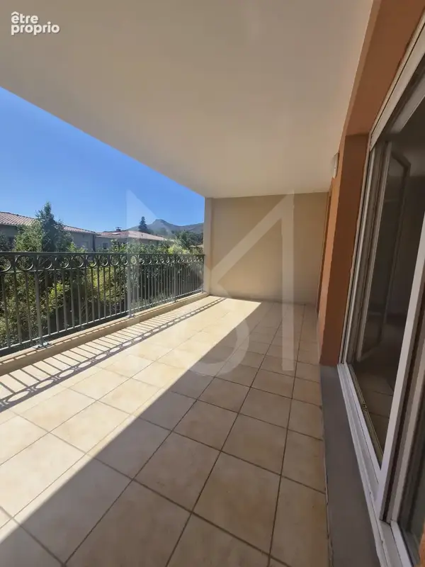 Appartement à ROQUEVAIRE