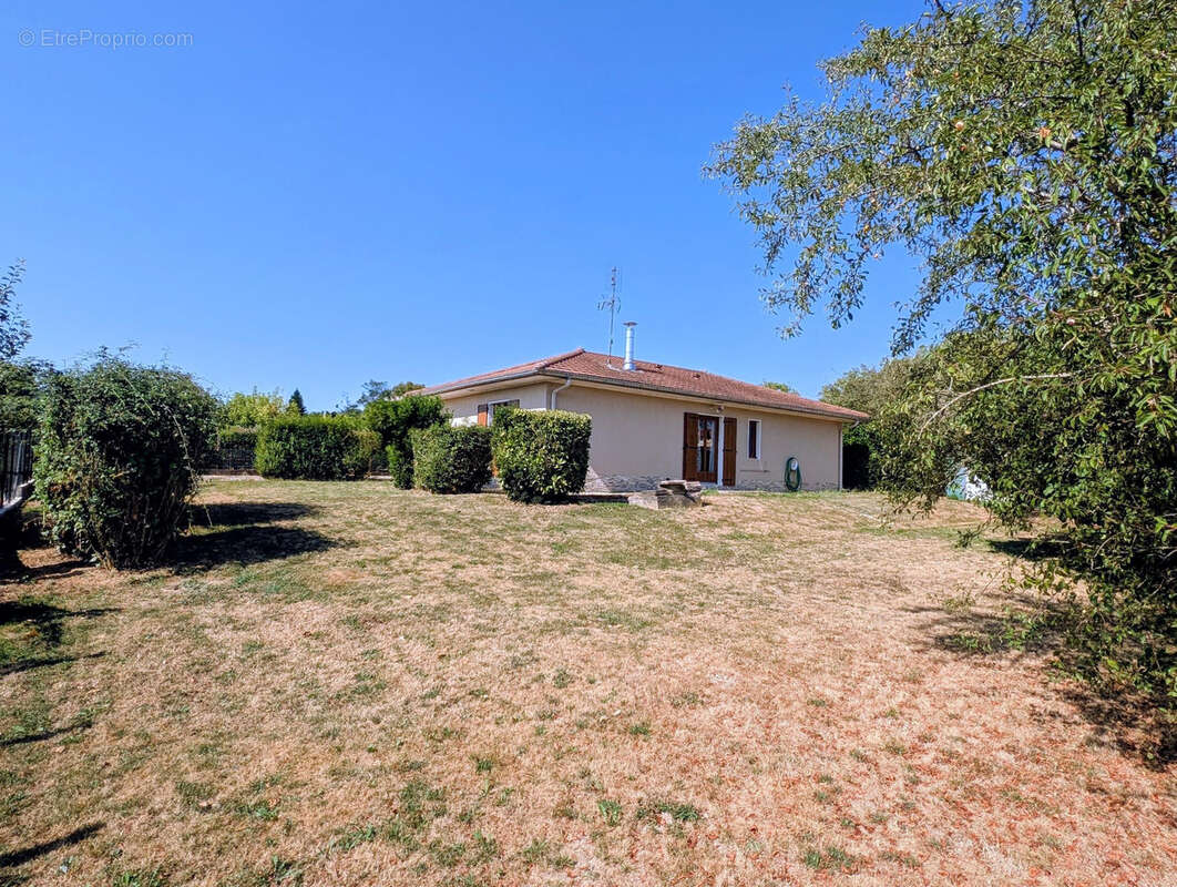 Maison plain pied en centre village - photo 3
