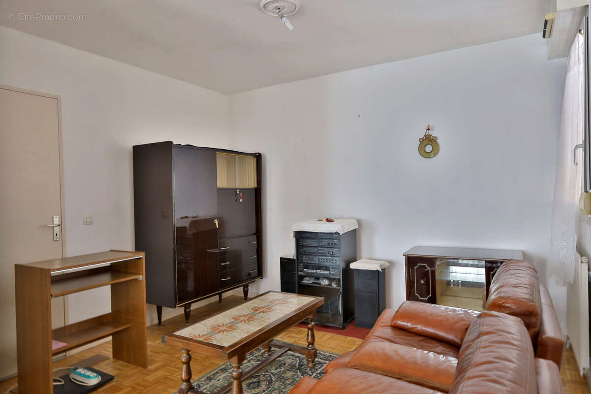Appartement type T3 - 76,56 m2 habitables (loi carrez) - BALCON - GARAGE. - photo 4