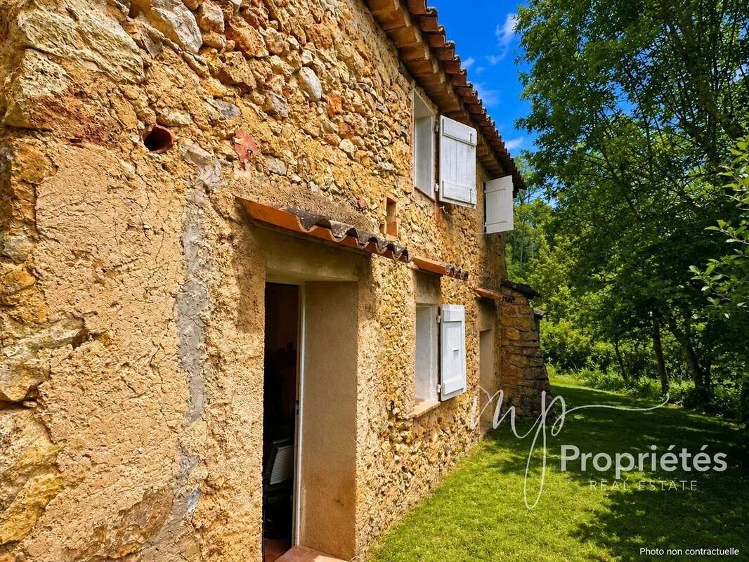 Maison à COTIGNAC