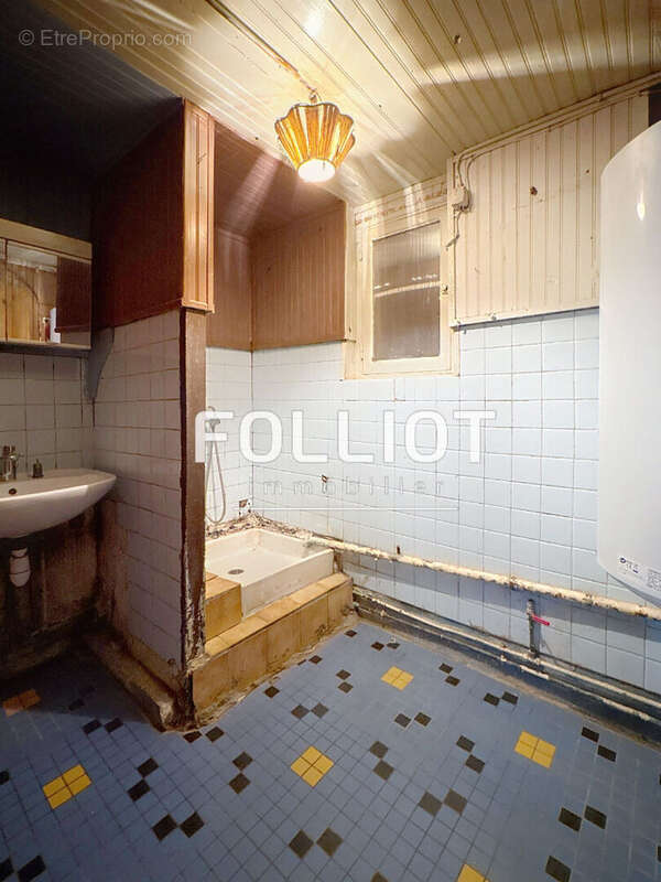 Maison à CONDE-SUR-VIRE