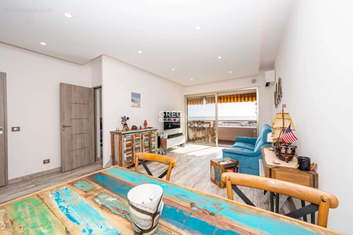 Appartement à VILLENEUVE-LOUBET