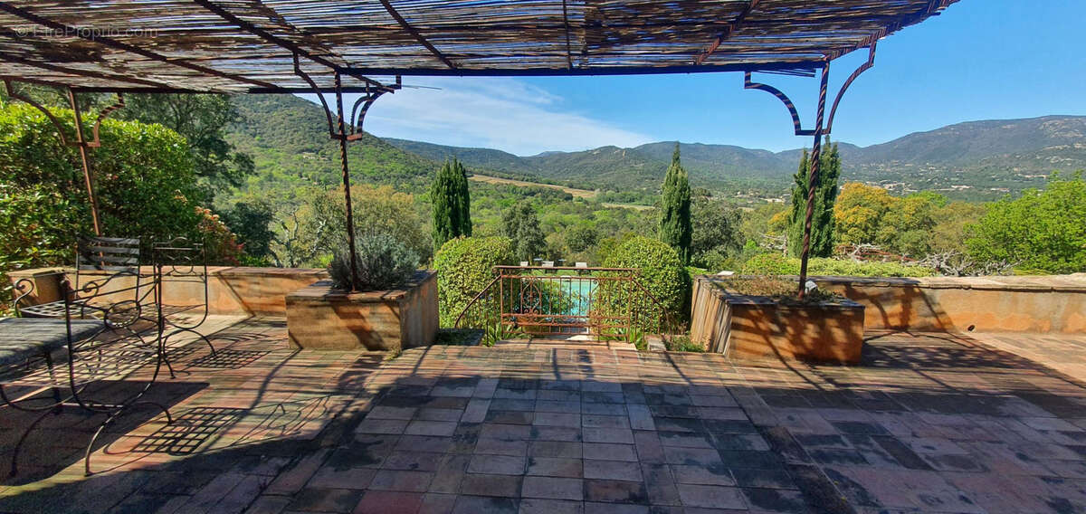 Maison à PLAN-DE-LA-TOUR