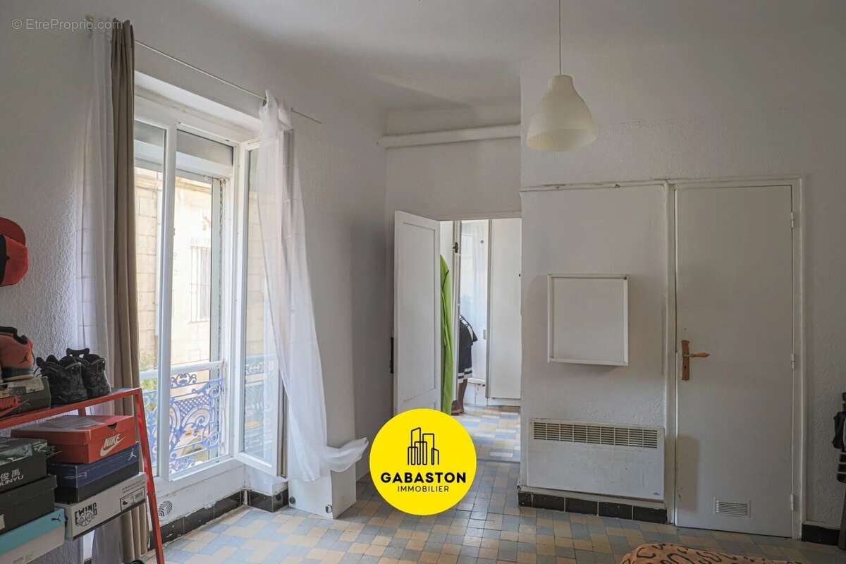 Appartement à MARSEILLE-4E