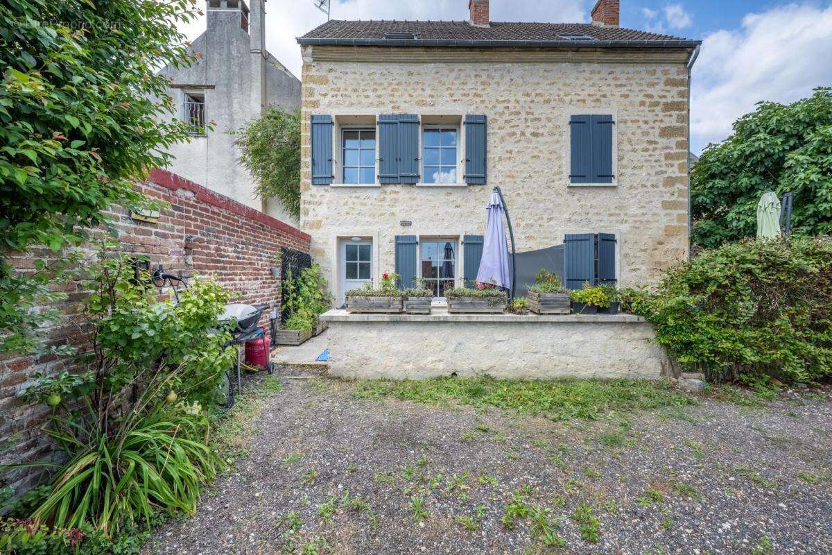 Maison à AUVERS-SUR-OISE