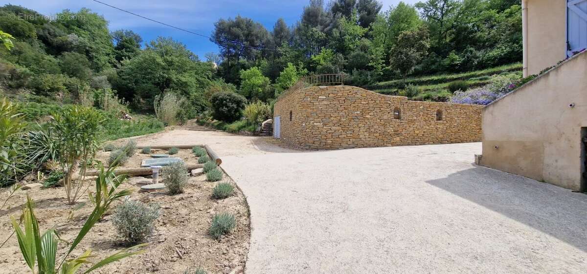 Maison à LE CASTELLET