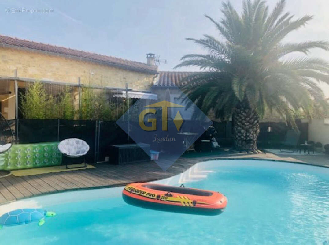 Maison à LAUDUN-L'ARDOISE