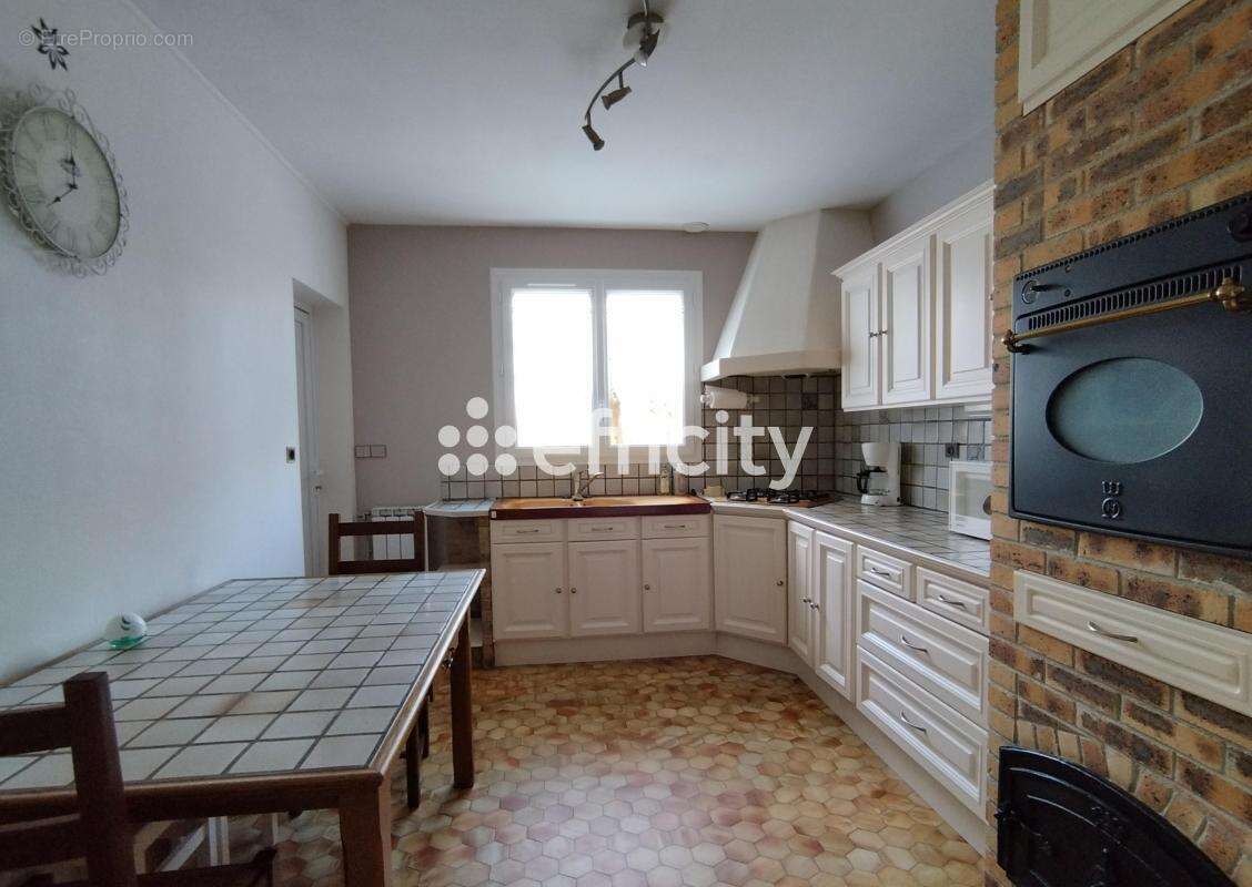 Maison à SAINT-GEORGES-DE-REX