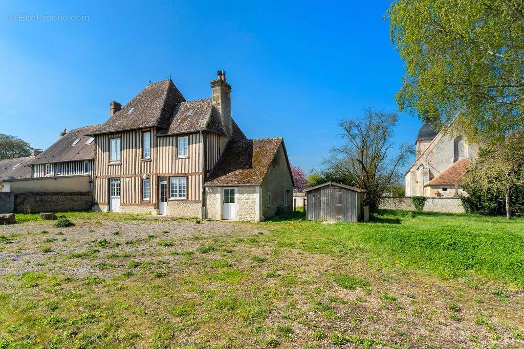 Maison à MEZIDON-CANON