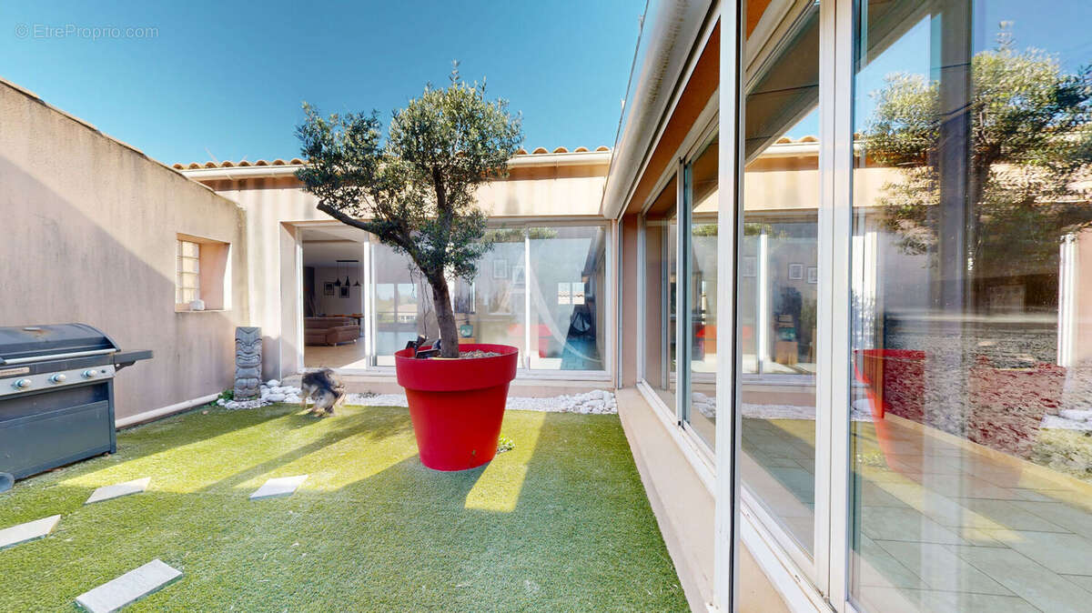 COURSAN - Superbe maison intemporelle aux portes de Narbonne ! - photo 5