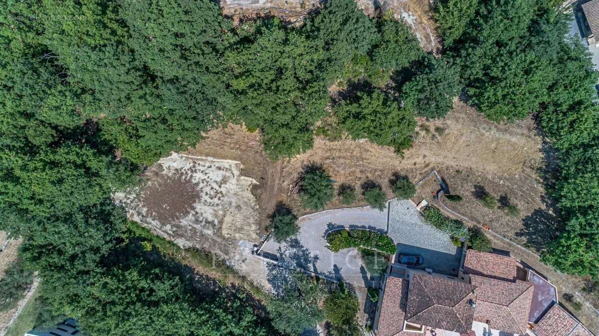 Chateauneuf de grasse, terrain 3300m² à batir, avec PC pour villa contemporaine,  calme absolu - photo 5