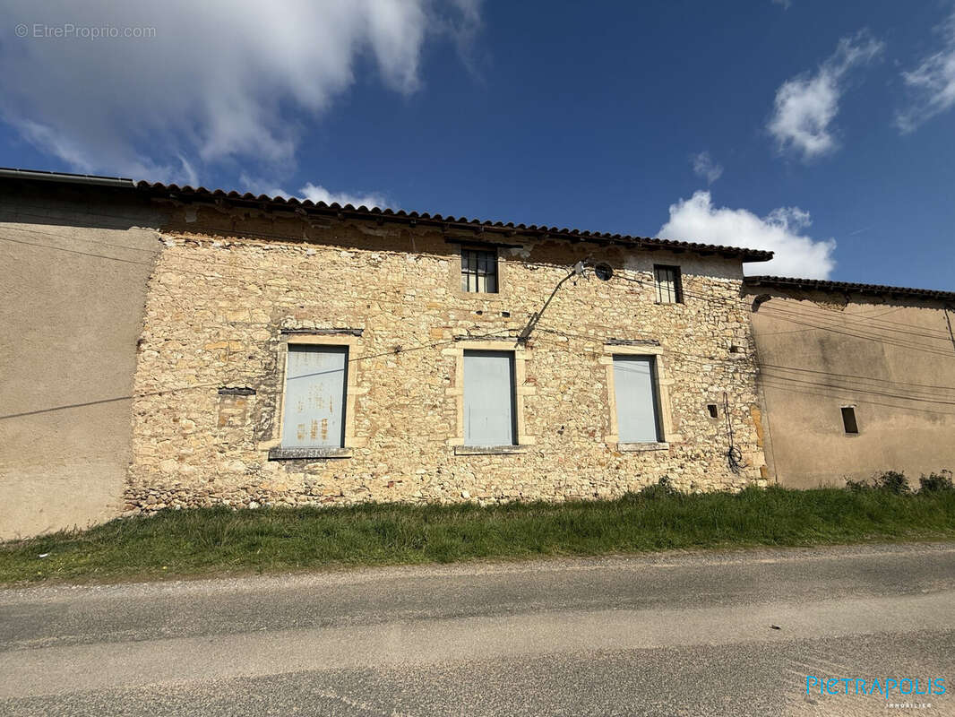 Maison à SAINT-DIDIER-DE-FORMANS