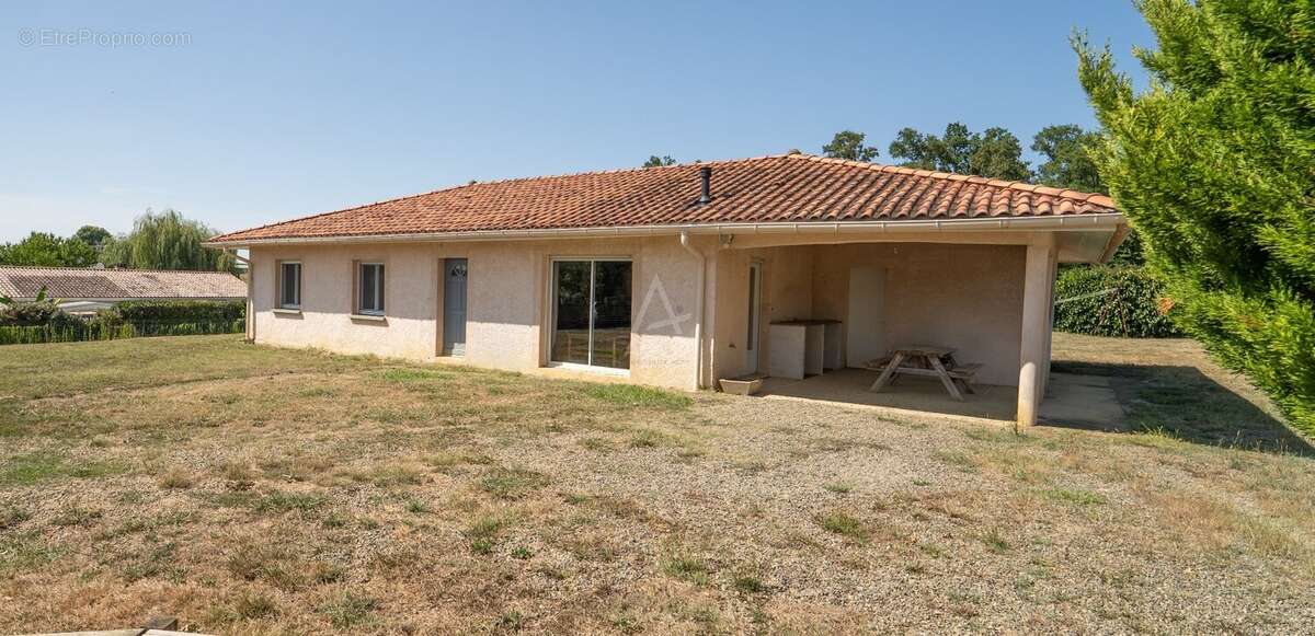 Maison familiale de plain pied de 121 m² - photo 2