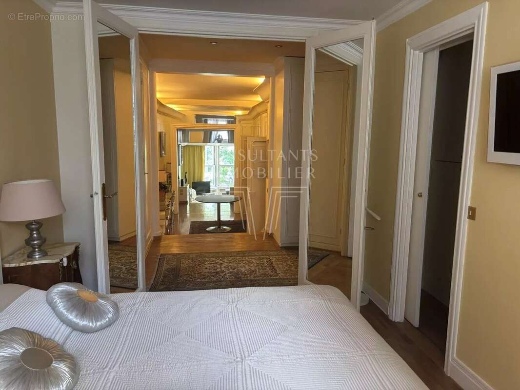 Appartement à PARIS-8E