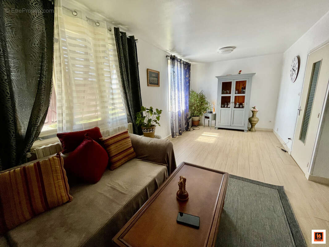 Maison 90 m² à La Monnerie-Le-Montel  - photo 2