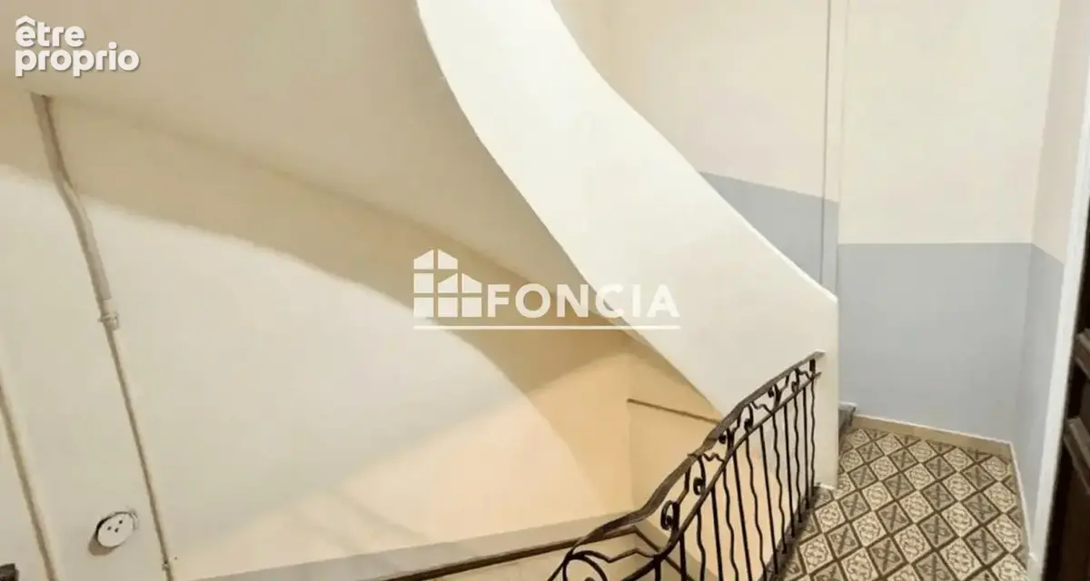 Marseille 1er (Quartier Belsunce) - Lot de 3 appartements (T3, T3, T2 avec terrasses) – Possibilité d'achat de l'immeuble entier - photo 3