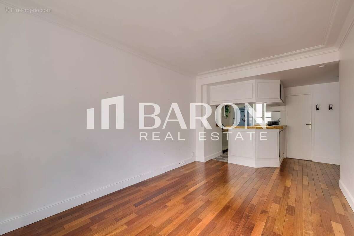 Appartement à PARIS-17E