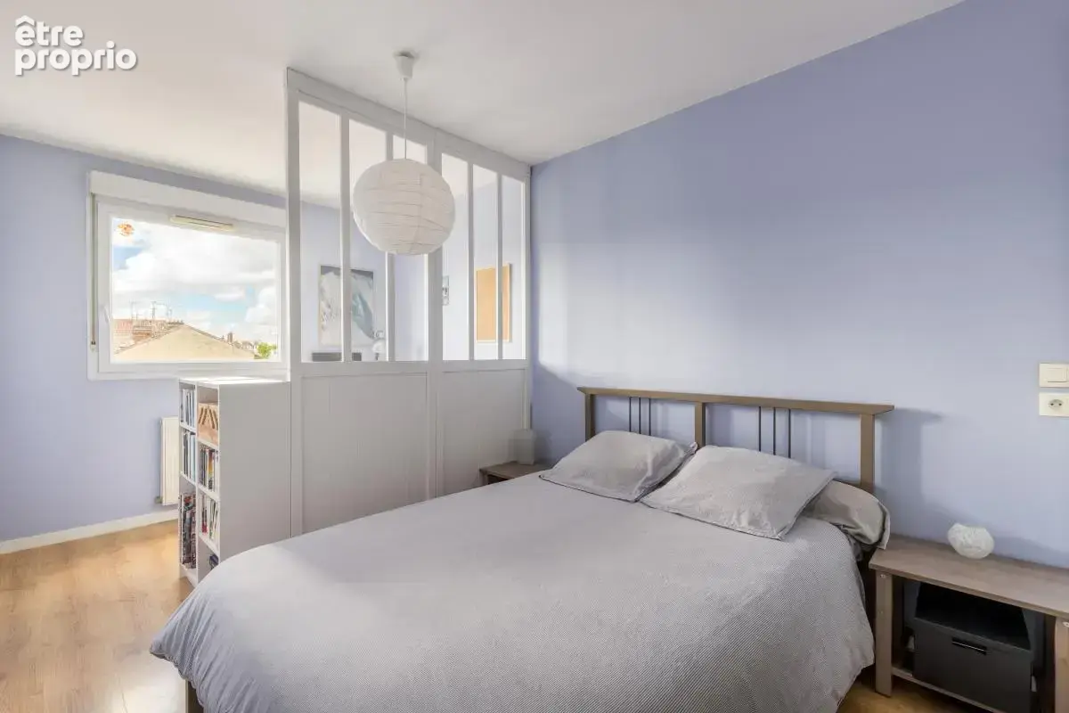 Villeurbanne Place Ronde - Grand T4 de 94m² avec double balcon et vue dégagée - photo 9