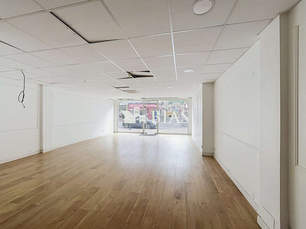 Commerce 120 m² à Elbeuf  - photo 2