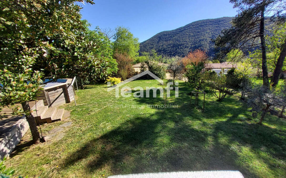 Jardin arboré - Maison à SAINT-FLORENT-SUR-AUZONNET