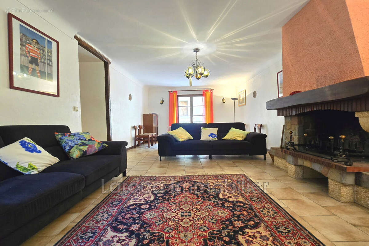 Maison à LAROQUE-DES-ALBERES