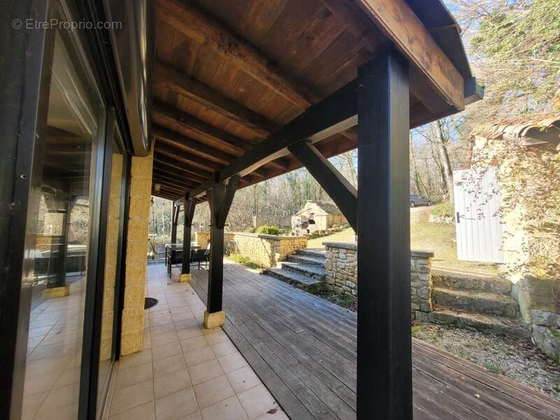 Maison à MAUZAC-ET-GRAND-CASTANG