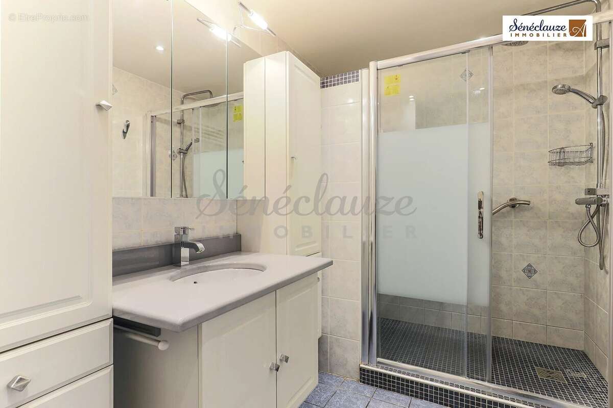Appartement à SAINT-GENIS-LAVAL