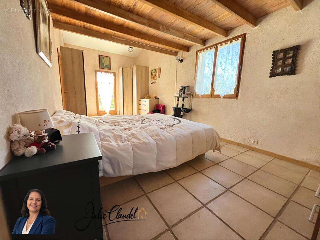 Maison à CHATEAUDOUBLE