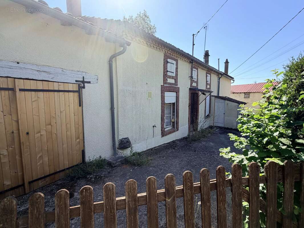 Maison individuelle de 3 chambres située dans un hameau tranquille, à seulement 10 minutes des grandes villes - photo 2