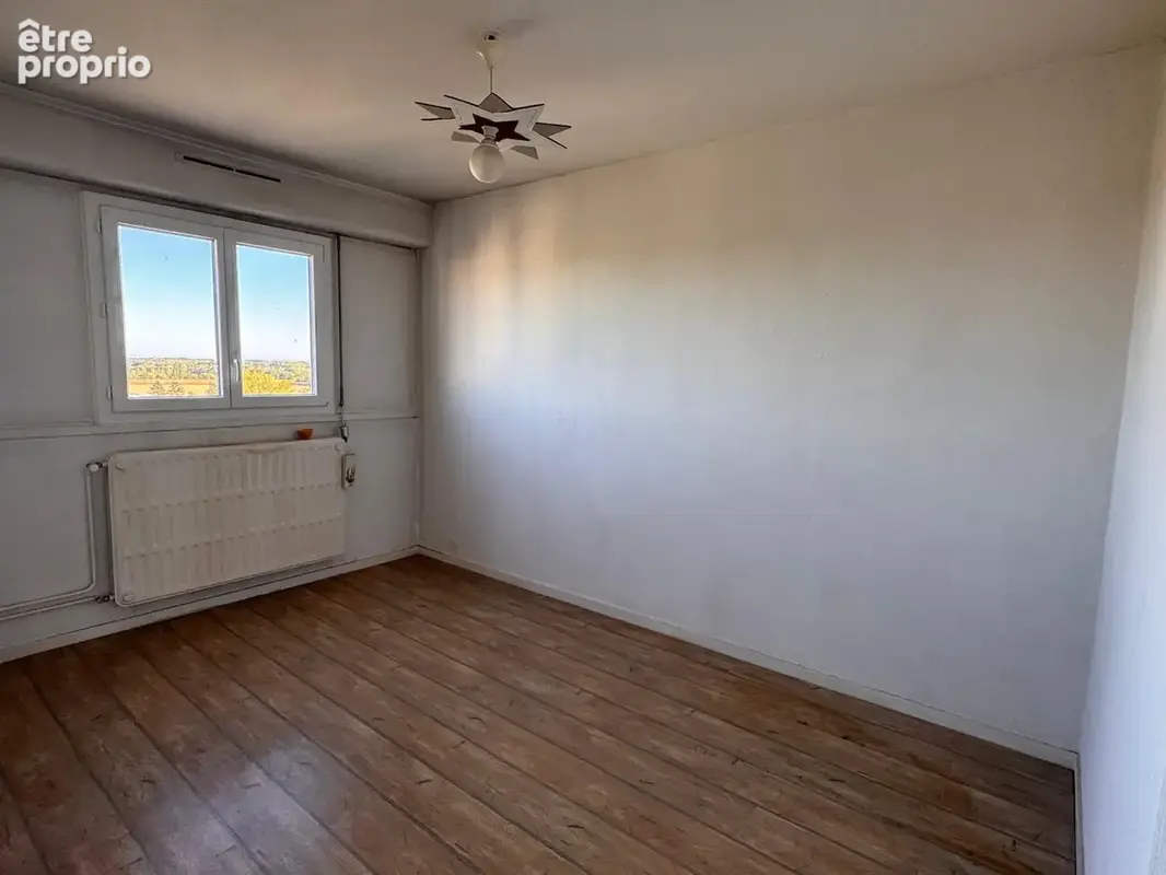 Vue exceptionnelle   76 m2   10e étage avec ascenseur   parking + cave   110 000 € - photo 9